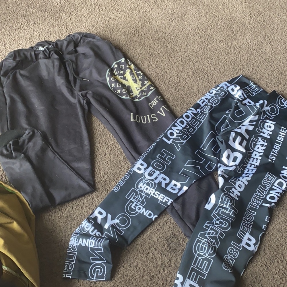 Cleaning up closet clothes for cheap 5$ each - Picture 8 of 8